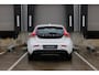 Volvo V40 T5 Inscription | Panorama dak | Elektrische stoel met memory | Schakel flippertjes | Parkeersensoren voor+achter | Achteruitrij camera | Bluetooth