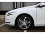 Volvo V40 T5 Inscription | Panorama dak | Elektrische stoel met memory | Schakel flippertjes | Parkeersensoren voor+achter | Achteruitrij camera | Bluetooth
