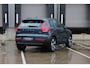 Volvo XC40 2.0 B4 Plus Dark | Verwarmbare Voorruit | Achteruitrijcamera | Semi- Elektrische Trekhaak | Parkeersensoren | Dodehoekdetectie Met Correctie | Adaptieve Cruise Control | Verwarmbare Voorstoelen | Navigatiesysteem | Keyless Entry | Electronic Climate Control