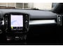 Volvo XC40 2.0 B4 Plus Dark | Verwarmbare Voorruit | Achteruitrijcamera | Semi- Elektrische Trekhaak | Parkeersensoren | Dodehoekdetectie Met Correctie | Adaptieve Cruise Control | Verwarmbare Voorstoelen | Navigatiesysteem | Keyless Entry | Electronic Climate Control