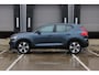 Volvo XC40 2.0 B4 Plus Dark | Verwarmbare Voorruit | Achteruitrijcamera | Semi- Elektrische Trekhaak | Parkeersensoren | Dodehoekdetectie Met Correctie | Adaptieve Cruise Control | Verwarmbare Voorstoelen | Navigatiesysteem | Keyless Entry | Electronic Climate Control