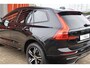 Volvo XC60 T6 Recharge AWD R-Design | Stoelverwarming | Parkeercamera | Panoramadak | Keyless | Glossy Black