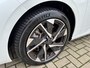 Peugeot 308 Sw 1.6 HYbrid 180pk e-EAT8 Allure | Navigatie | Voorruitverwarming | Stoelverwarming | 360 camera | Parkeersensoren |