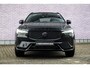 Volvo XC60 2.0 T8 Plug-in hybrid AWD Black Edition | PHEV | Panoramadak | Achteruitrijcamera | Harman Kardon Audio | Lichtmetalen Velgen 21 inch | Sportstoelen | Keyless Entry | Stuur- / Stoelverwarming | Keyless | Navigatie | Apple Carplay | Android Auto