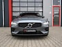 Volvo V60 2.0 T6 Recharge AWD R-Design | Pano | Leder | Led | Memory | ACC | Trekhaak | Stoel & Stuurwielverwarming | Adaptive Cruise | Harmon Kardon | Keyless | Camera | Dodehoek |
