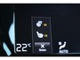Volvo V60 2.0 T4 Momentum Pro | Adaptieve Cruise Control | Standkachel | Trekhaak | Stoel- en stuurverwarming | Actieve LED koplampen | Lederen bekleding | Achterbankverwarming | Dode hoek detectie BLIS |