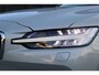 Volvo V60 2.0 T4 Momentum Pro | Adaptieve Cruise Control | Standkachel | Trekhaak | Stoel- en stuurverwarming | Actieve LED koplampen | Lederen bekleding | Achterbankverwarming | Dode hoek detectie BLIS |