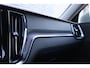 Volvo V60 2.0 T4 Momentum Pro | Adaptieve Cruise Control | Standkachel | Trekhaak | Stoel- en stuurverwarming | Actieve LED koplampen | Lederen bekleding | Achterbankverwarming | Dode hoek detectie BLIS |