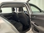 Volkswagen Golf 1.0 TSI 110pk Life Virtual Cockpit Parkeersensoren App-Connect DAB+