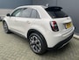Fiat 600 1.2 Hybrid La Prima 136 pk vol opties Achteruitrijcamera - Apple carplay - Airco - Cruise control - Navigatiesysteem - Parkeersensoren voor en achter - Voorstoelen verwarmbaar - Voorstoelen met massagefunctie - Draadloze telefoon Bluetooth - Dodehoek detector - Extra getint glas achter - Keyless entry en start - Led verlichting - Licht metalen velgen 18 inch - Stuur multifunctioneel - Regensensor