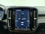 Volvo XC40 T4 211pk Recharge R-Design / Panoramadak / Trekhaak / 19'' + All Season / Keyless / Nubuck / Keyless / Stoel + Stuurw. Verwarming / PDC + Camera / DAB /