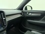 Volvo XC40 T4 211pk Recharge R-Design / Panoramadak / Trekhaak / 19'' + All Season / Keyless / Nubuck / Keyless / Stoel + Stuurw. Verwarming / PDC + Camera / DAB /