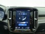 Volvo XC40 T4 211pk Recharge R-Design / Panoramadak / Trekhaak / 19'' + All Season / Keyless / Nubuck / Keyless / Stoel + Stuurw. Verwarming / PDC + Camera / DAB /