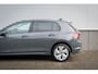 Volkswagen Golf Life Edition eHybrid | 'App-Connect' draadloze smartphone integratie | Achterbank in ongelijke delen neerklapbaar incl. middenarmsteun en doorlaadmogelijkheid | Afstandscontrolesysteem (Front Assist)