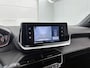 Peugeot 2008 SUV Style 100pk | Navigatie | Achteruitrijcamera | Climate Control | Cruise Control | Parkeersensoren | Led koplampen | Apple Carplay / Android Auto | Bluetooth | DAB+ radio | Donker getint glas | 16" lichtmetalen velgen |