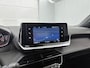 Peugeot 2008 SUV Style 100pk | Navigatie | Achteruitrijcamera | Climate Control | Cruise Control | Parkeersensoren | Led koplampen | Apple Carplay / Android Auto | Bluetooth | DAB+ radio | Donker getint glas | 16" lichtmetalen velgen |