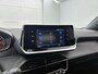 Peugeot 2008 SUV Style 100pk | Navigatie | Achteruitrijcamera | Climate Control | Cruise Control | Parkeersensoren | Led koplampen | Apple Carplay / Android Auto | Bluetooth | DAB+ radio | Donker getint glas | 16" lichtmetalen velgen |