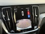 Volvo V60 B4 Automaat Essential Edition | 19" Lichtmetalen velgen | Lederen bekleding | Climate Pack | Driver Assist Pack | Trekhaak semi elektrisch inklapbaar | Extra getint glas achter | Dubbel geïntegreerde eindpijp | Bright exterieurdetails