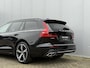 Volvo V60 B4 Automaat Essential Edition | 19" Lichtmetalen velgen | Lederen bekleding | Climate Pack | Driver Assist Pack | Trekhaak semi elektrisch inklapbaar | Extra getint glas achter | Dubbel geïntegreerde eindpijp | Bright exterieurdetails
