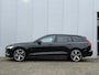 Volvo V60 B4 Automaat Essential Edition | 19" Lichtmetalen velgen | Lederen bekleding | Climate Pack | Driver Assist Pack | Trekhaak semi elektrisch inklapbaar | Extra getint glas achter | Dubbel geïntegreerde eindpijp | Bright exterieurdetails