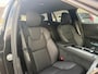 Volvo V60 B4 Automaat Essential Edition | 19" Lichtmetalen velgen | Lederen bekleding | Climate Pack | Driver Assist Pack | Trekhaak semi elektrisch inklapbaar | Extra getint glas achter | Dubbel geïntegreerde eindpijp | Bright exterieurdetails