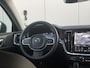 Volvo V60 B4 Automaat Essential Edition | 19" Lichtmetalen velgen | Lederen bekleding | Climate Pack | Driver Assist Pack | Trekhaak semi elektrisch inklapbaar | Extra getint glas achter | Dubbel geïntegreerde eindpijp | Bright exterieurdetails
