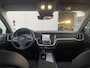 Volvo V60 B4 Automaat Essential Edition | 19" Lichtmetalen velgen | Lederen bekleding | Climate Pack | Driver Assist Pack | Trekhaak semi elektrisch inklapbaar | Extra getint glas achter | Dubbel geïntegreerde eindpijp | Bright exterieurdetails