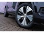 Volvo XC40 T4 Recharge Inscription | Navigatie | Stoelverwarming | Adaptieve Cruise Control | Elek. Achterklep | Camera | Trekhaak | Park Assist | Volvo On Call | 18" LM