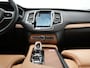 Volvo XC90 T8 Twin Engine AWD Inscription 7 Persoons Plug In Hybrid 394pk Dealer O.H. PHEV | Panodak | Adaptive Cruise | Luxe Lederen Sportstoelen Memory & Verwarmd | 360 Camera | Head Up | Harman Kardon | Apple Carplay | Blis | Virtual | Navigatie | 21"L.M |