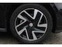 Volkswagen ID. Buzz Cargo 77 kWh SOH 96,56% | 204PK / 155kW, Wegklapbare trekhaak, LED Matrix (IQ.Lights), schuifdeuren links & rechts, multimedia pakket plus (navigatie, DAB+, draadloze telefoonlader), verwarmbaar multifunctioneel lederen stuurwiel, verwarmbare voorstoelen, verwarmbare voorruit, laadruimte met laadvloer, park assist, achterdeuren, 20" 'Solna' LMV, armleuningen, assistance pakket plus (achteruitrijcamera (rear view), parkeersensoren voor en achter (pdc)),, 2-zone climatronic, navigatie, alarm, spraakbediening etc.