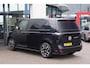 Volkswagen ID. Buzz Cargo 77 kWh 2 x schuifdeur trekhaak wegklapbaar led matrix multimedia pakket plus stuurwielverwarming multifunctioneel met leder voorstoelen verwarmbaar voorruit verwarmbaar bindrails laadruimte laadvloer park assist achterdeuren 20" Solna velgen 2 x voorstoel met armleuning assistance pakket plus 2 zone climatronic navigatie alarm systeem spraak bediening achteruitrijcamera etc.