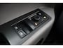Volkswagen ID. Buzz Cargo 77 kWh SOH 96,56% | 204PK / 155kW, Wegklapbare trekhaak, LED Matrix (IQ.Lights), schuifdeuren links & rechts, multimedia pakket plus (navigatie, DAB+, draadloze telefoonlader), verwarmbaar multifunctioneel lederen stuurwiel, verwarmbare voorstoelen, verwarmbare voorruit, laadruimte met laadvloer, park assist, achterdeuren, 20" 'Solna' LMV, armleuningen, assistance pakket plus (achteruitrijcamera (rear view), parkeersensoren voor en achter (pdc)),, 2-zone climatronic, navigatie, alarm, spraakbediening etc.