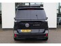 Volkswagen ID. Buzz Cargo 77 kWh 2 x schuifdeur trekhaak wegklapbaar led matrix multimedia pakket plus stuurwielverwarming multifunctioneel met leder voorstoelen verwarmbaar voorruit verwarmbaar bindrails laadruimte laadvloer park assist achterdeuren 20" Solna velgen 2 x voorstoel met armleuning assistance pakket plus 2 zone climatronic navigatie alarm systeem spraak bediening achteruitrijcamera etc.
