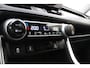 Toyota RAV4 2.5 HYBRID AWD EXECUTIVE TREKHAAK STUUR/STOEL/VOORRUITVERW.  EL-ACHTERKLEP DODEHOEK DETECTIE EL-STOELEN MET GEHEUGENFUNCTIE PARK-SENSOREN KEYLESS 1650KG-TREKGEWICHT