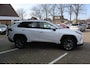 Toyota RAV4 2.5 HYBRID AWD EXECUTIVE TREKHAAK STUUR/STOEL/VOORRUITVERW.  EL-ACHTERKLEP DODEHOEK DETECTIE EL-STOELEN MET GEHEUGENFUNCTIE PARK-SENSOREN KEYLESS 1650KG-TREKGEWICHT