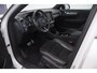 Volvo XC40 T5 262PK Automaat Recharge R-Design / BLIS / Stoel - en stuurwielverwarming / Leder met alcantara interieur / Parkeersensoren met 360 camera / Keyless entry / Elektrische stoelen met geheugen / Panoramadak / Harman kardon