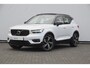Volvo XC40 T5 262PK Automaat Recharge R-Design / BLIS / Stoel - en stuurwielverwarming / Leder met alcantara interieur / Parkeersensoren met 360 camera / Keyless entry / Elektrische stoelen met geheugen / Panoramadak / Harman kardon