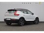 Volvo XC40 T5 262PK Automaat Recharge R-Design / BLIS / Stoel - en stuurwielverwarming / Leder met alcantara interieur / Parkeersensoren met 360 camera / Keyless entry / Elektrische stoelen met geheugen / Panoramadak / Harman kardon