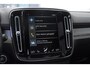 Volvo XC40 T5 262PK Automaat Recharge R-Design / BLIS / Stoel - en stuurwielverwarming / Leder met alcantara interieur / Parkeersensoren met 360 camera / Keyless entry / Elektrische stoelen met geheugen / Panoramadak / Harman kardon
