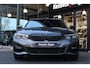 BMW 3-Serie 320i M-Sport Head-Up Ambient HiFi 19” Leer Stoelverwarming Sensoren DAB