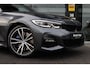 BMW 3-Serie 320i M-Sport Head-Up Ambient HiFi 19” Leer Stoelverwarming Sensoren DAB