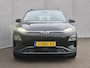 Hyundai Kona Electric EV Comfort 64 kWh Automaat / Accu SOH 95,80% / Dealer onderhouden / Trekhaak afneembaar / CCS snelladen / Warmtepomp / Actieradius 482 km / Navigatie via Apple Carplay of Android Auto / Adaptief cruise control /