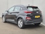 Hyundai Kona Electric EV Comfort 64 kWh Automaat / Accu SOH 95,80% / Dealer onderhouden / Trekhaak afneembaar / CCS snelladen / Warmtepomp / Actieradius 482 km / Navigatie via Apple Carplay of Android Auto / Adaptief cruise control /