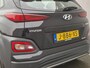 Hyundai Kona Electric EV Comfort 64 kWh Automaat / Accu SOH 95,80% / Dealer onderhouden / Trekhaak afneembaar / CCS snelladen / Warmtepomp / Actieradius 482 km / Navigatie via Apple Carplay of Android Auto / Adaptief cruise control /