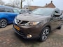 Nissan Qashqai 1.2 Tekna automaat. Dealer onderhouden 18" LM, panodak, 360 camera, stoelverw., navi, cruise, leder, trekhaak, etc.