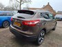 Nissan Qashqai 1.2 Tekna automaat. Dealer onderhouden 18" LM, panodak, 360 camera, stoelverw., navi, cruise, leder, trekhaak, etc.