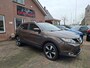 Nissan Qashqai 1.2 Tekna automaat. Dealer onderhouden 18" LM, panodak, 360 camera, stoelverw., navi, cruise, leder, trekhaak, etc.