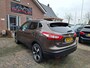 Nissan Qashqai 1.2 Tekna automaat. Dealer onderhouden 18" LM, panodak, 360 camera, stoelverw., navi, cruise, leder, trekhaak, etc.