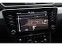 Skoda Superb Combi 1.4 TSI iV Ambition 218PK / 160kW Achteruitrijcamera, Apple Carplay & Android Auto, verwarmbare voorstoelen + stuurwiel, dynamische onderstelregeling (DCC), elektrisch bedienbare achterklep, wegklapbare trekhaak, full map navigatie, parkeersensoren voor + achter, volledig digitaal instrumentenpaneel, cruise control, 2-zone Climatronic, 17'' LMV 'Drakon'