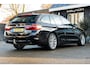 BMW 5-Serie Touring 520i Sportline Trekhaak I Stuur & stoelverwarming I Trekhaak I Sfeerverlichting I Leder I Camera I Led